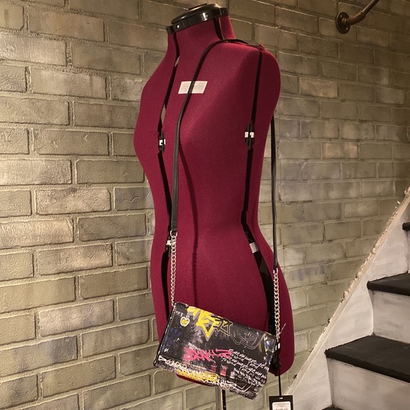 DKNY Graffiti ✨ Gia Wallet on a Chain - Picture 9 of 9